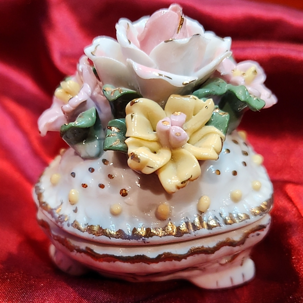 Vintage Beautiful Floral Porcelain Trinket Box - Multicolor No Chips Or Cracks